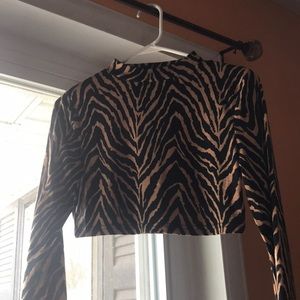 Long sleeve crop top